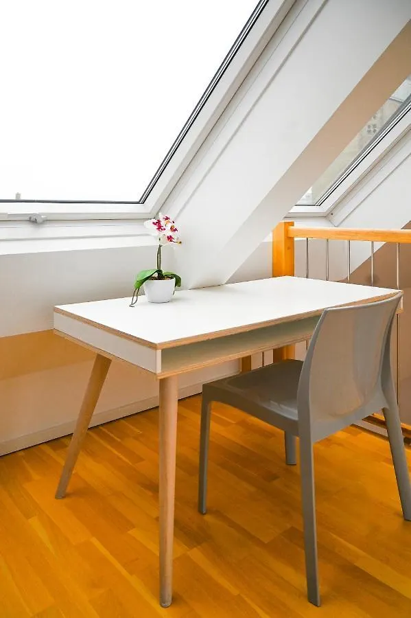 Apartment Delightful Duplex Danube Canal Vienna